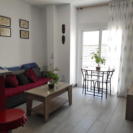 Con Terraza Y Muy Cerca De La Playa,centro Y Estacion De Tren Holiday home *