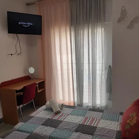 Con Terraza Y Muy Cerca De La Playa,centro Y Estacion De Tren Holiday home Malaga